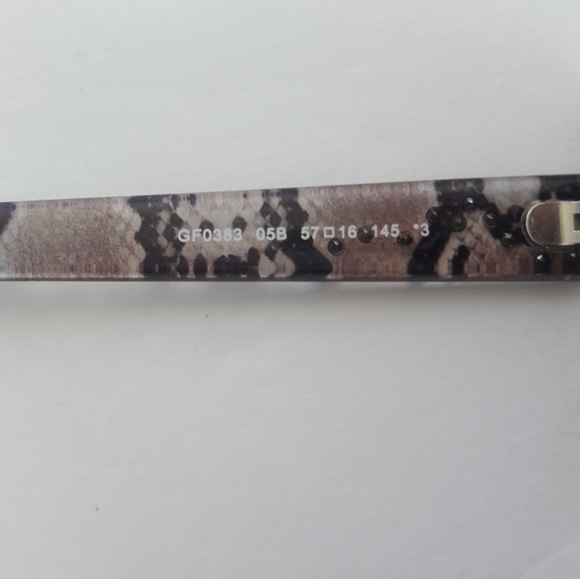 NWT GUESS SUNGLASSES EYEWEAR ACCESSORY - Picture 4 of 4